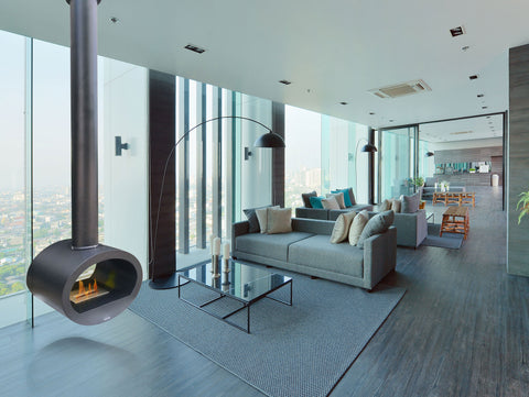 SYKE: Chimenea de etanol de techo con diseño alargado en acero negro