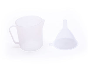 Set de jarra con embudo de medición en blanco