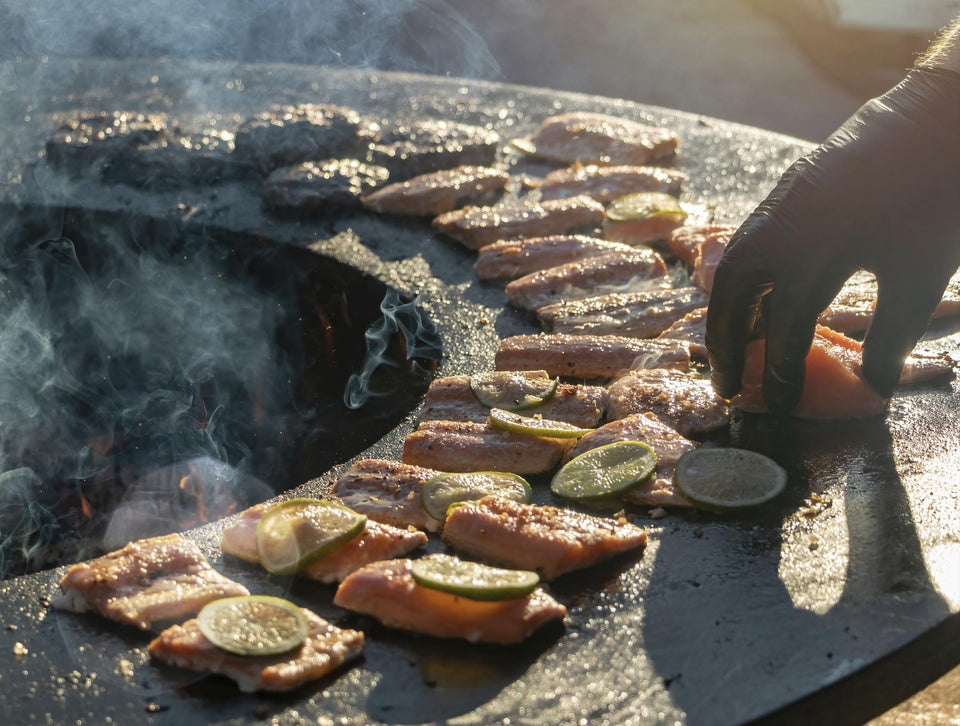 Barbacoa grande en negro con plancha acero y grill