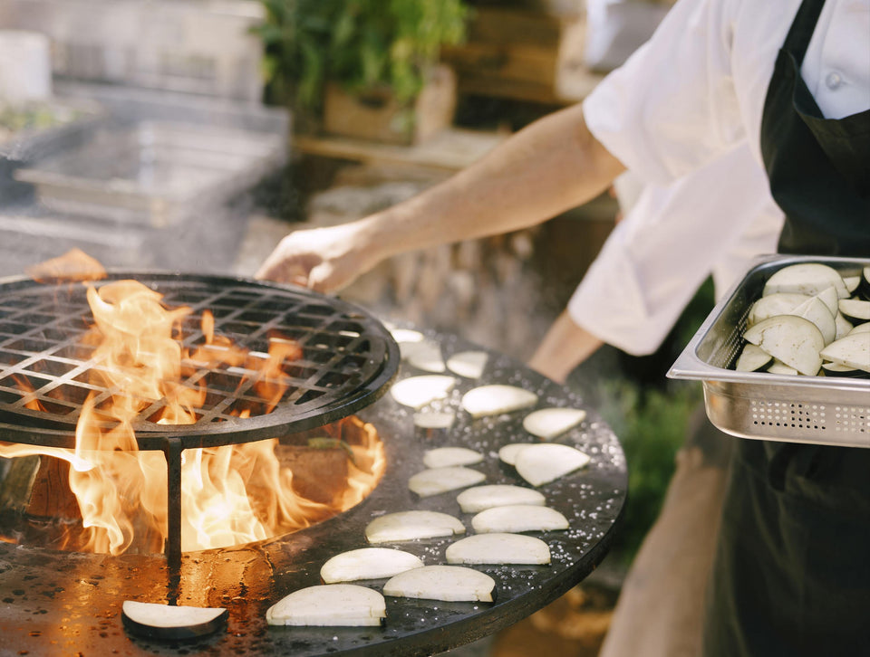 Barbacoa grande en negro con plancha acero y grill