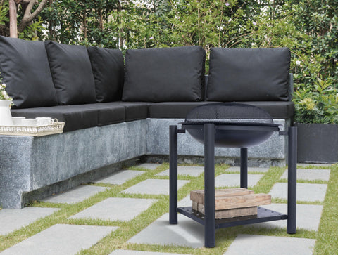 Brasero de exterior en acero negro con tapa protectora