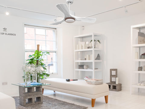 Ventilador de techo Modo Invierno/Verano Termostato Dimable Wifi Motor DC Techos Inclinados Mando a Distancia Luz tres tonos Hypersilence Memoria