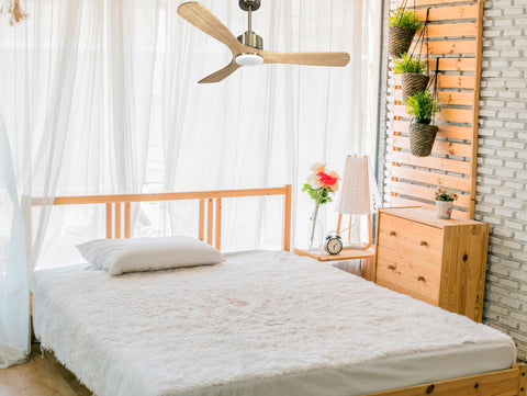 Ventilador de techo Reversible Termostato Dimable Wifi Motor DC Techos Inclinados Mando a Distancia Luz tres tonos Hypersilence Memoria 7