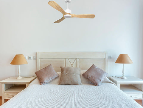 Ventilador de techo Reversible Termostato Dimable Wifi Motor DC Techos Inclinados Mando a Distancia Luz tres tonos Hypersilence Memoria 6