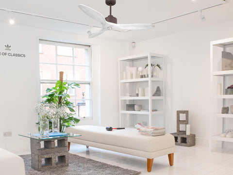 Ventilador de techo Modo Invierno/Verano Termostato Dimable Wifi Motor DC Techos Inclinados Mando a Distancia Luz tres tonos Hypersilence Memoria