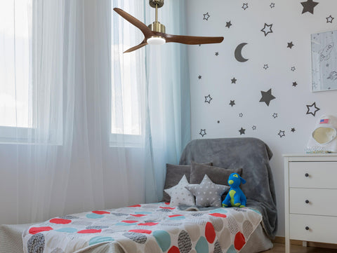 Ventilador de techo Reversible Termostato Dimable Wifi Motor DC Techos Inclinados Mando a Distancia Luz tres tonos Adaptador 2/3 Aspas Hypersilence Memoria 5