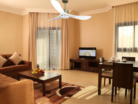 Ventilador de techo Reversible Termostato Dimable Wifi Motor DC Techos Inclinados Mando a Distancia Luz tres tonos Hypersilence Memoria 7